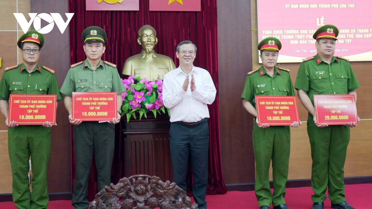 can tho khen thuong cac tap the, ca nhan pha chuyen an ma tuy xuyen quoc gia hinh anh 1