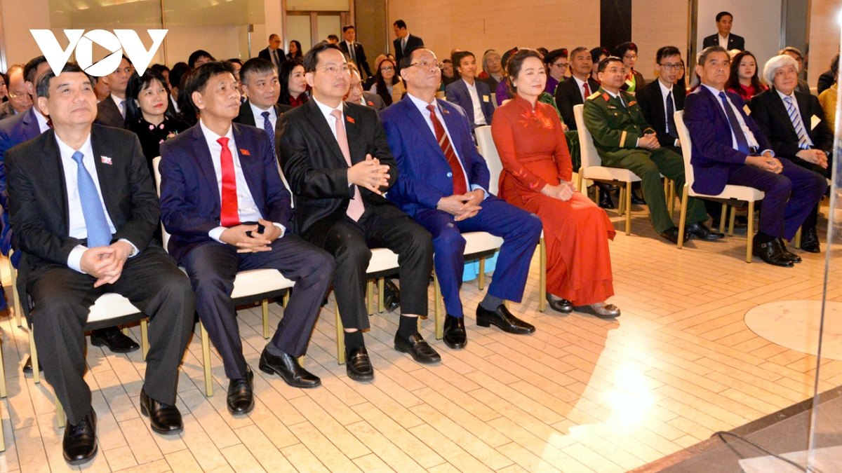 chu tich quoc hoi to quoc doi theo va tu hao ve nguoi con viet nam xa xu hinh anh 6