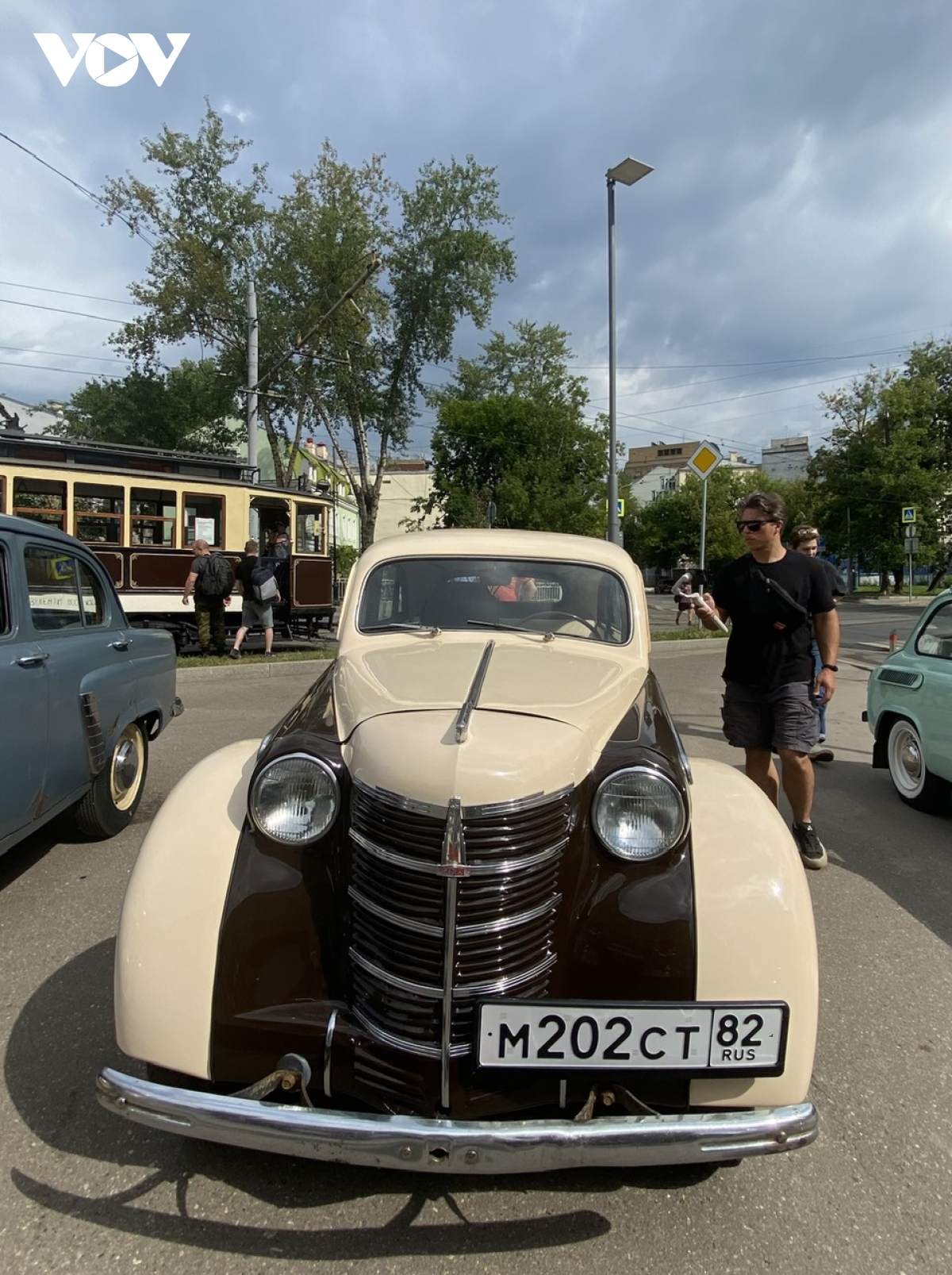 moscow dieu hanh va trien lam xe co, ky niem 127 nam mang luoi tau dien co hinh anh 4