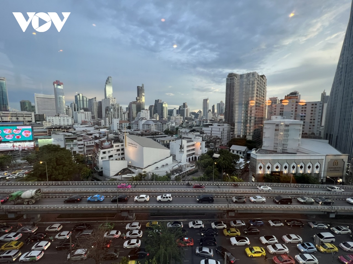 cuoc dua vao ghe thong doc bangkok tang nhiet truoc them bau cu thang 6 hinh anh 1