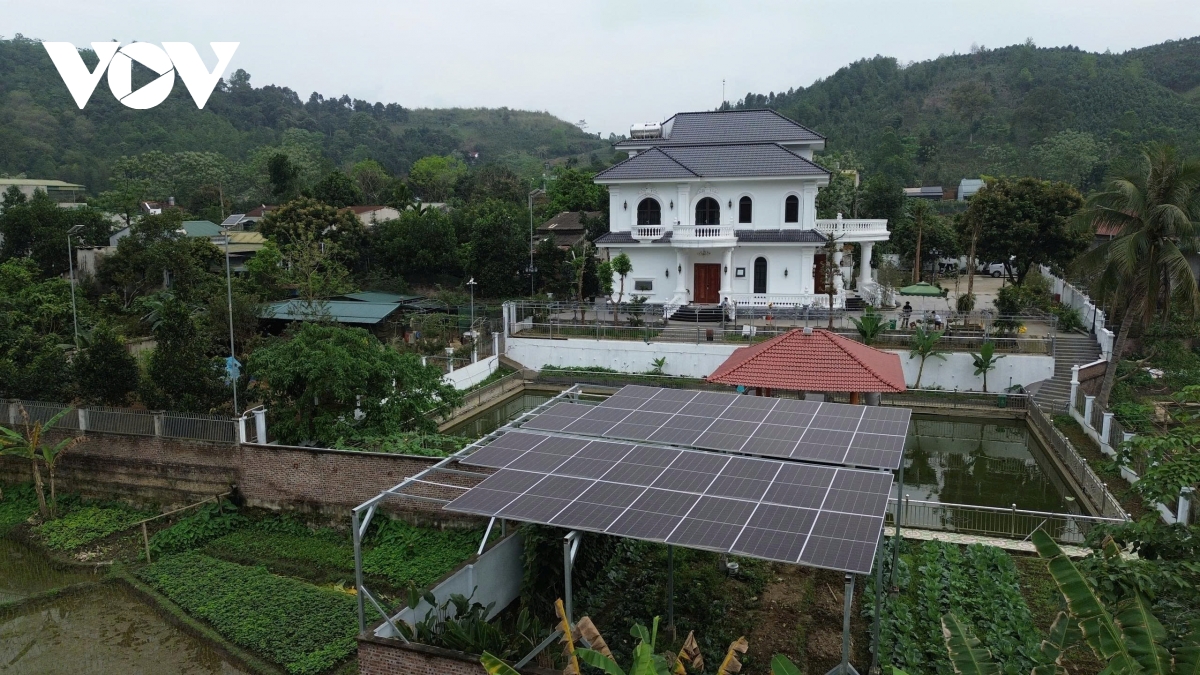 Dien mat troi mai nha tai lao cai loi giai xanh can tu duy thuc chat hinh anh 1