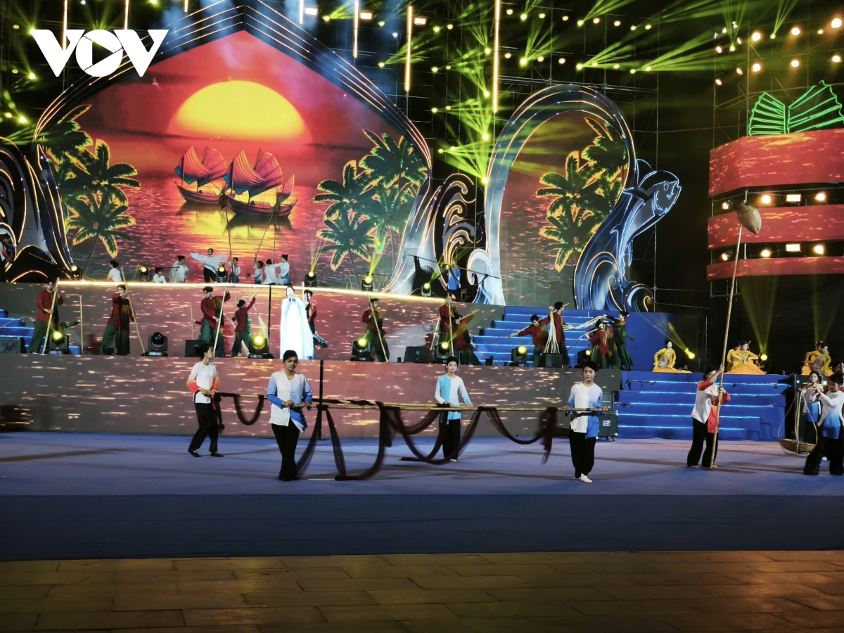 soi dong dem nghe thuat ca ngu Dak lak tinh hoa cau vang hinh anh 2