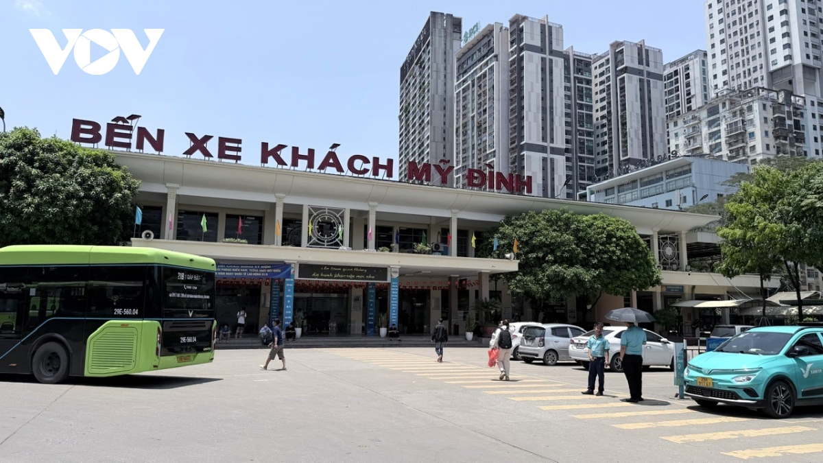 ky nghi le ben xe truyen thong e khach, xe limousine, xe ghep kin cho hinh anh 1