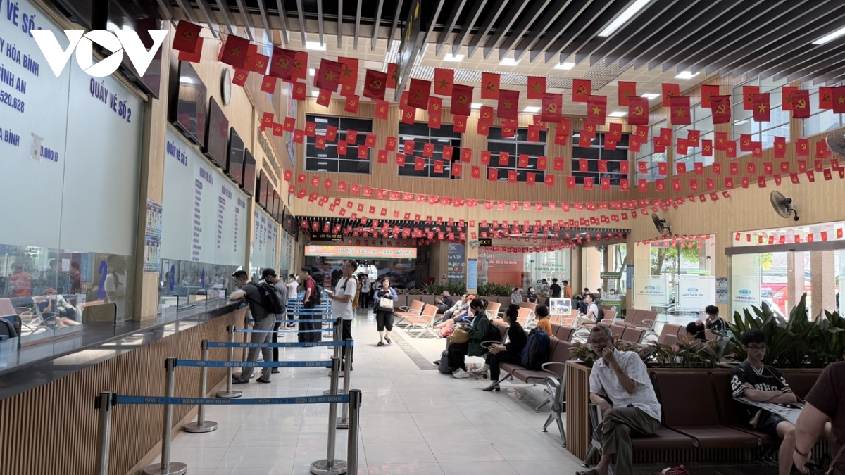 ky nghi le ben xe truyen thong e khach, xe limousine, xe ghep kin cho hinh anh 2