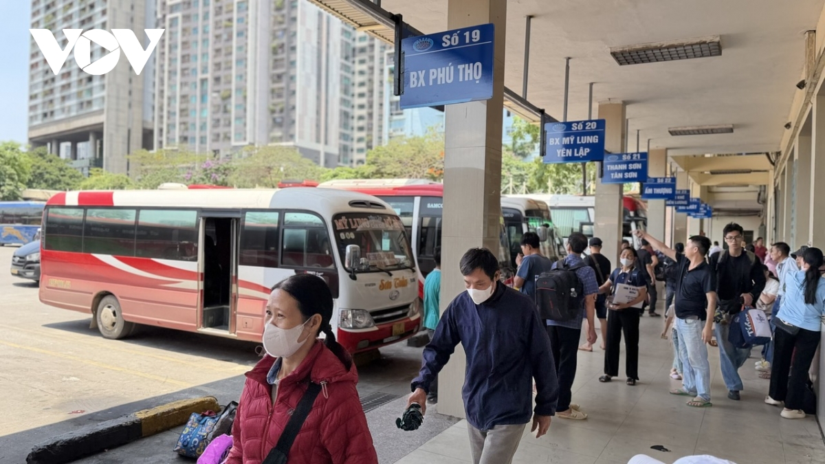 ky nghi le ben xe truyen thong e khach, xe limousine, xe ghep kin cho hinh anh 3