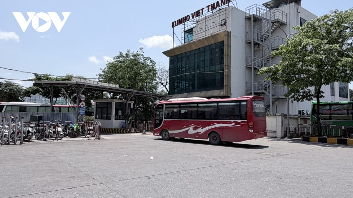 ky nghi le ben xe truyen thong e khach, xe limousine, xe ghep kin cho hinh anh 5