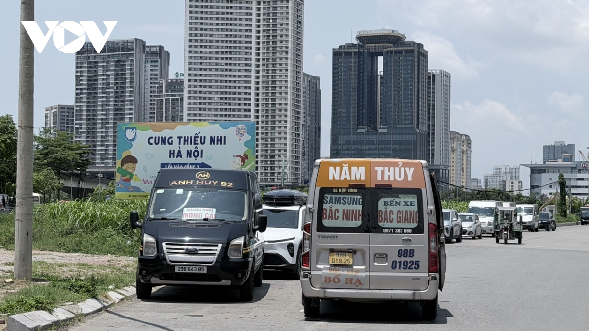 ky nghi le ben xe truyen thong e khach, xe limousine, xe ghep kin cho hinh anh 14