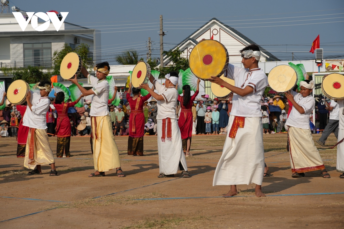 ron rang mua rija nagar tren lang cham phuoc huu, khanh hoa hinh anh 1