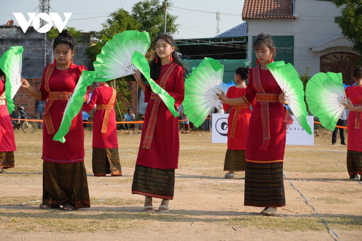 ron rang mua rija nagar tren lang cham phuoc huu, khanh hoa hinh anh 2