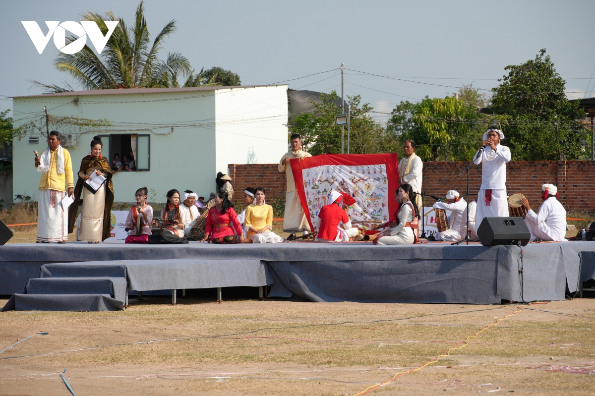 ron rang mua rija nagar tren lang cham phuoc huu, khanh hoa hinh anh 4