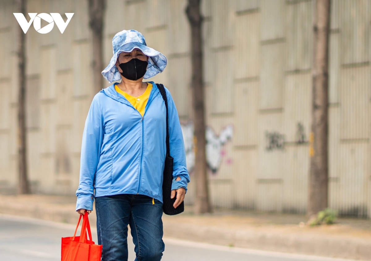 nguoi ha noi bit kin mit doi pho voi nang nong ngot ngat dau mua hinh anh 12