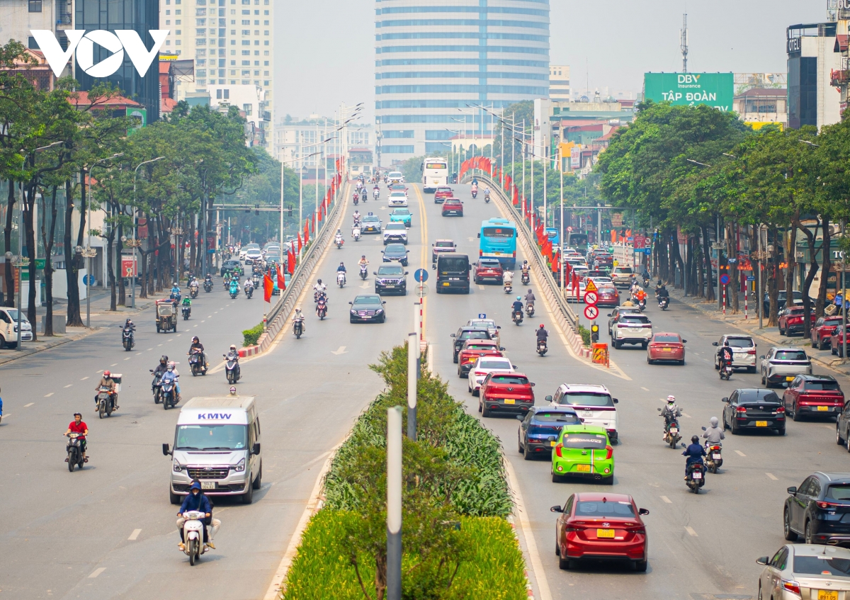 nguoi ha noi bit kin mit doi pho voi nang nong ngot ngat dau mua hinh anh 1