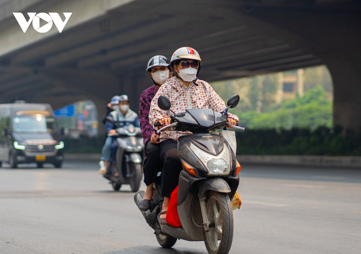 nguoi ha noi bit kin mit doi pho voi nang nong ngot ngat dau mua hinh anh 13