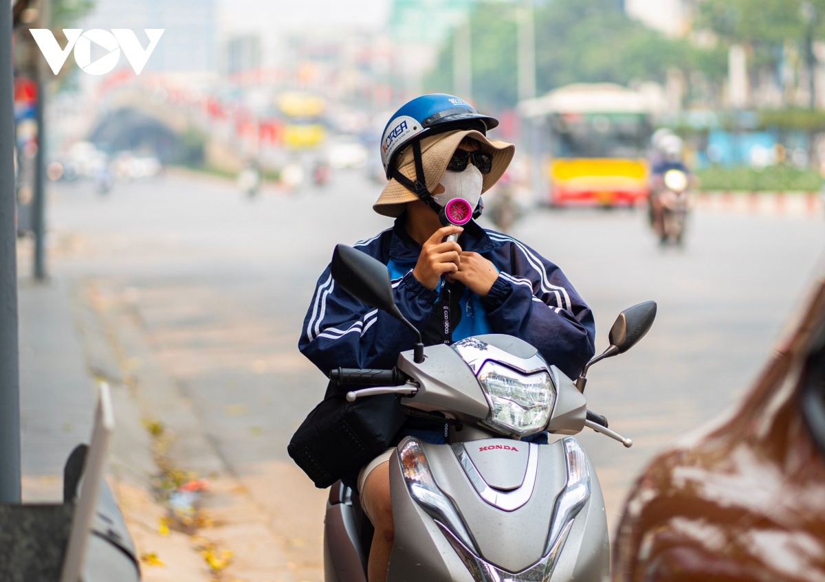 nguoi ha noi bit kin mit doi pho voi nang nong ngot ngat dau mua hinh anh 11