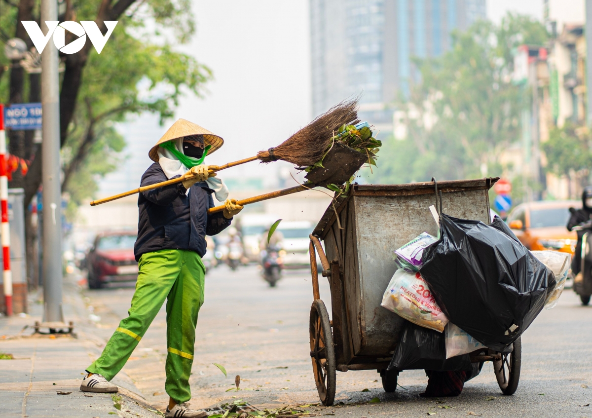 nguoi ha noi bit kin mit doi pho voi nang nong ngot ngat dau mua hinh anh 9