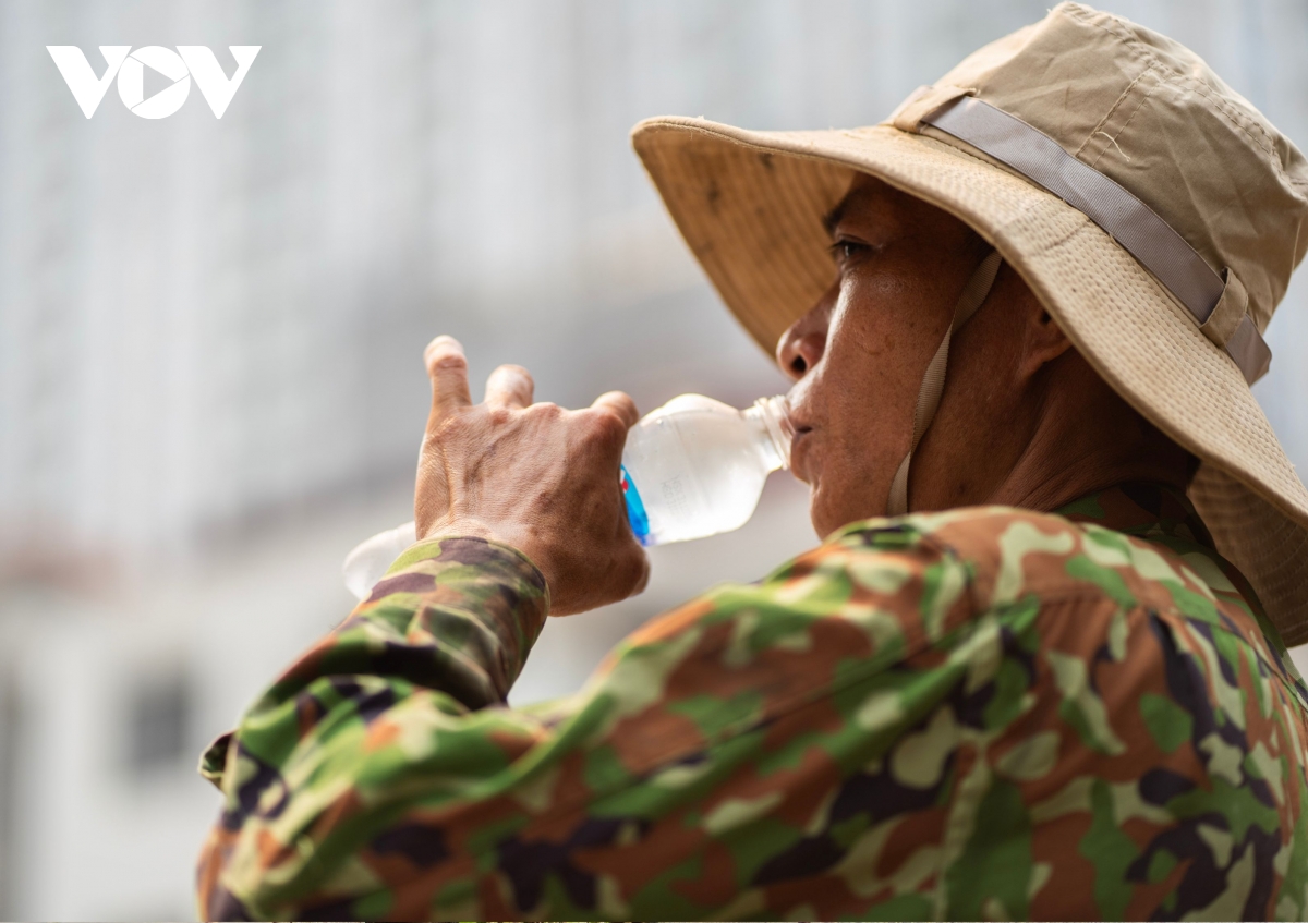 nguoi ha noi bit kin mit doi pho voi nang nong ngot ngat dau mua hinh anh 8