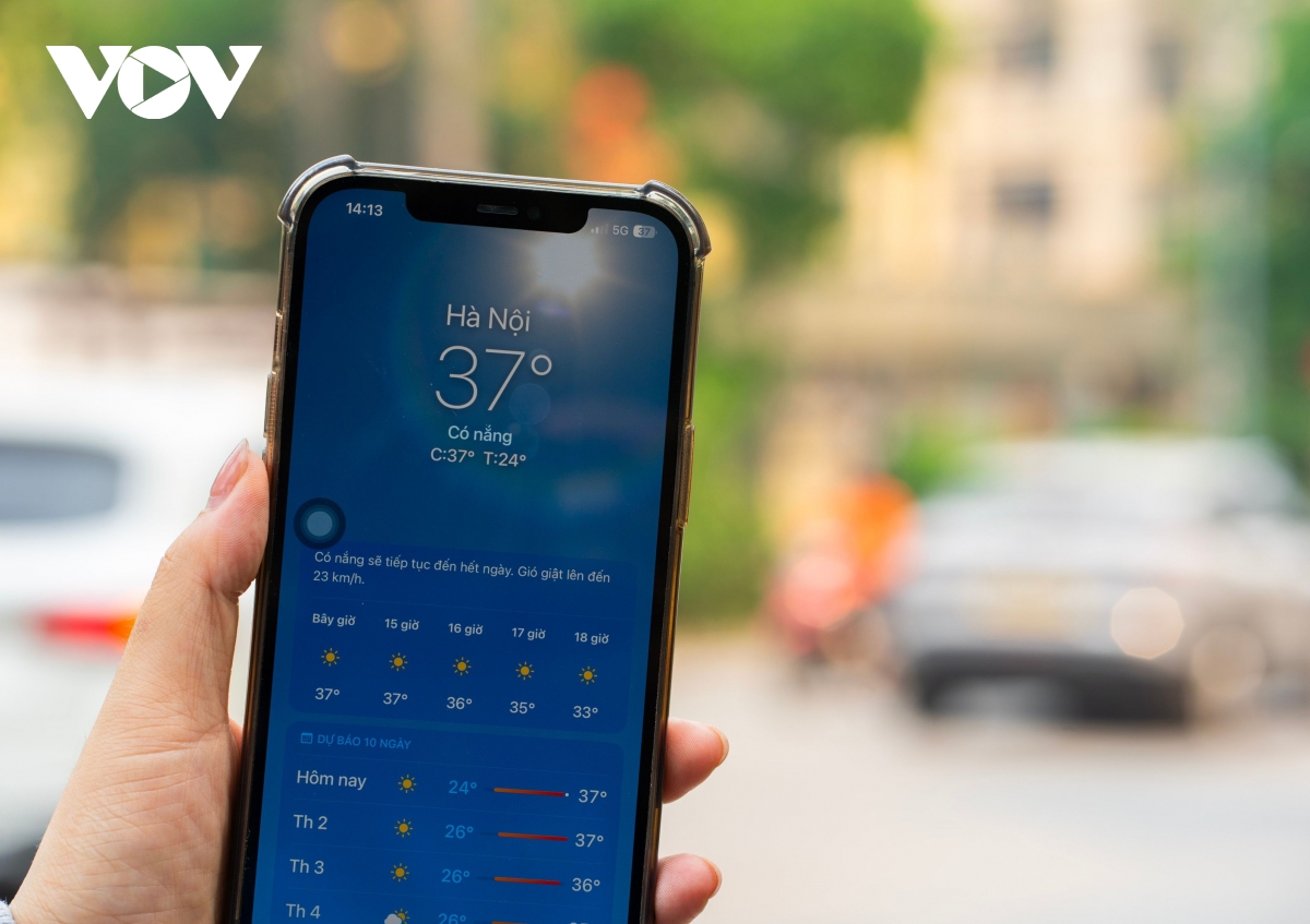 nguoi ha noi bit kin mit doi pho voi nang nong ngot ngat dau mua hinh anh 2