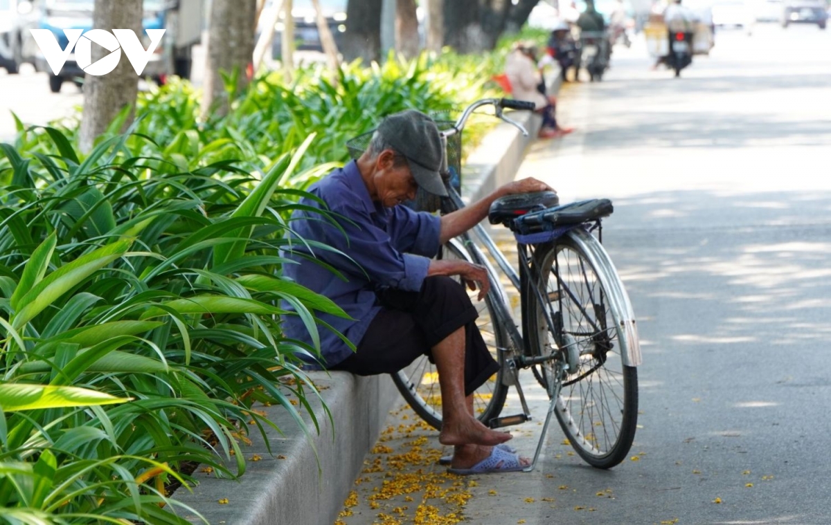 nang nong lam dao lon cuoc song va sinh hoat cua nguoi dan co do hue hinh anh 4