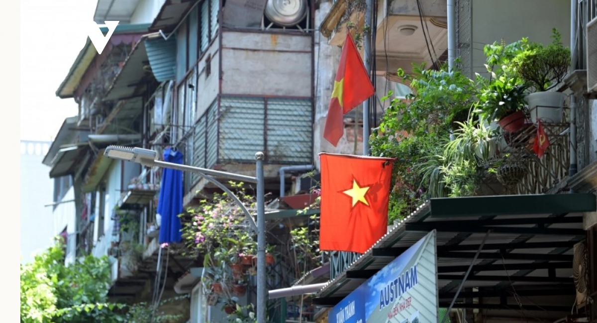 national flags a familiar sight on city streets picture 7