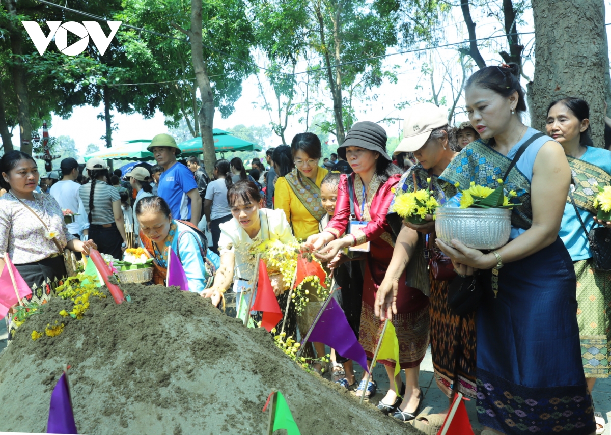 vui tet lao ben dong serepok, Dak lak hinh anh 8
