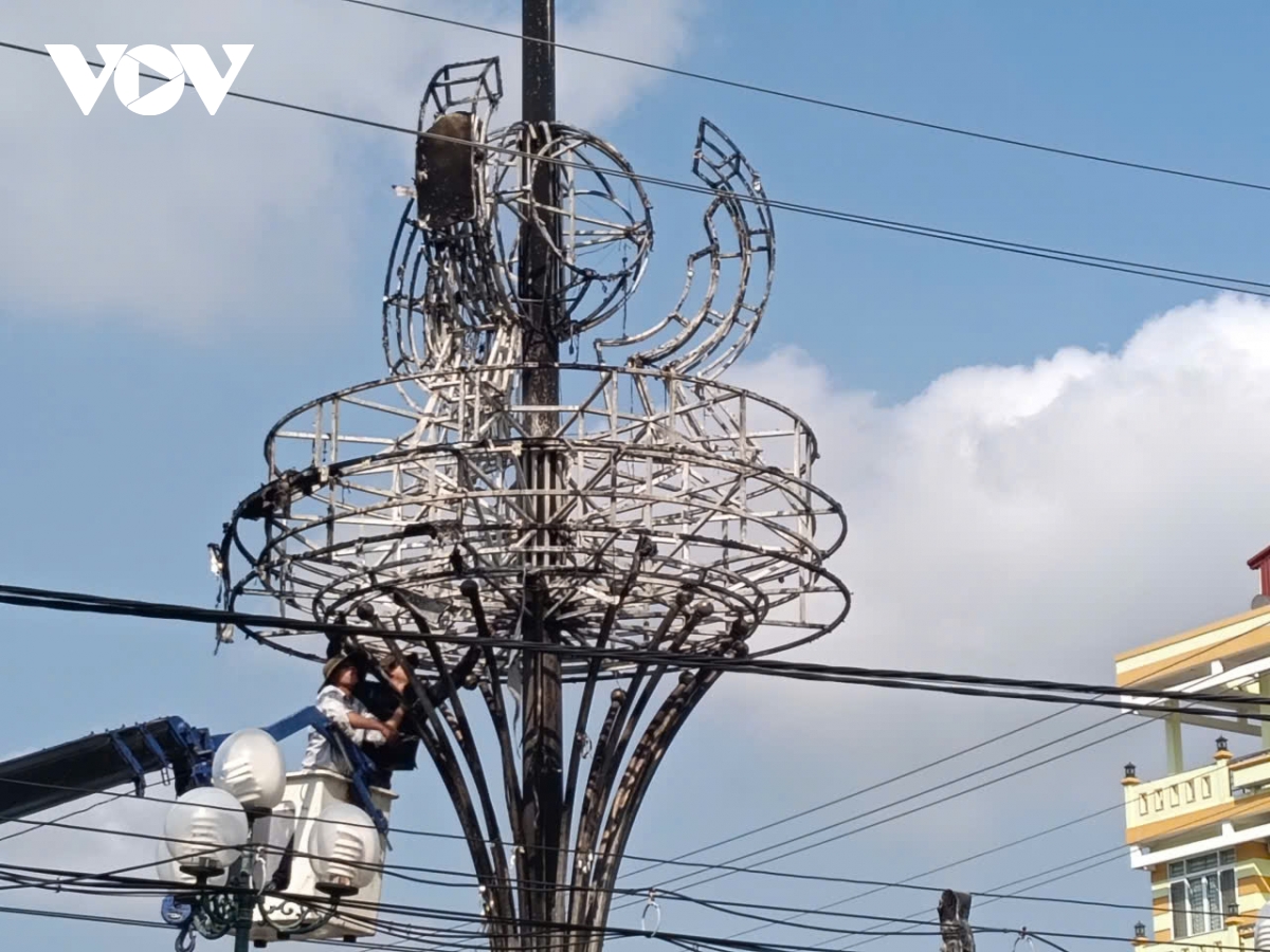 cong trinh trang tri noi cong cong bi lua thieu rui tai Dong thap hinh anh 2