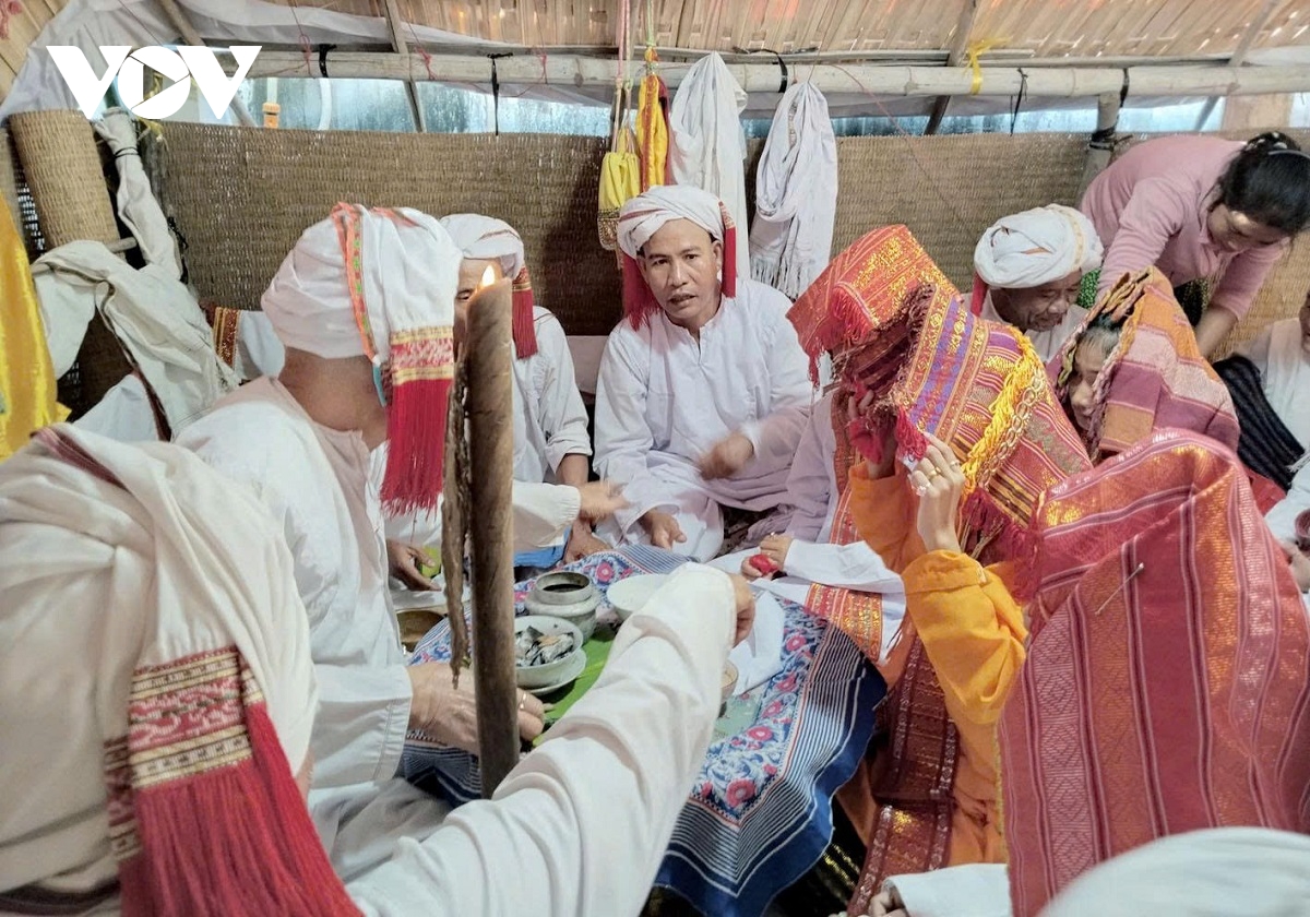 le kareh katal nghi thuc truong thanh doc dao cua nguoi cham ba ni hinh anh 3