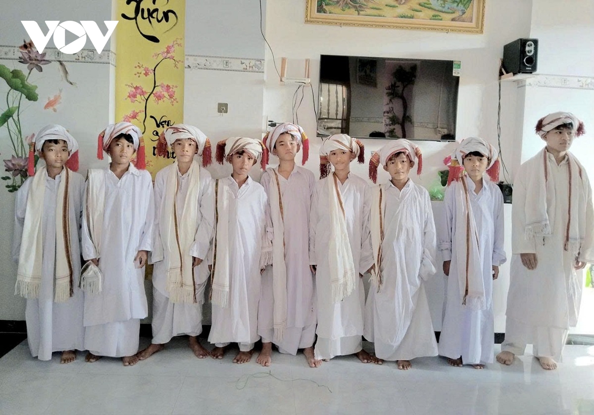 le kareh katal nghi thuc truong thanh doc dao cua nguoi cham ba ni hinh anh 7