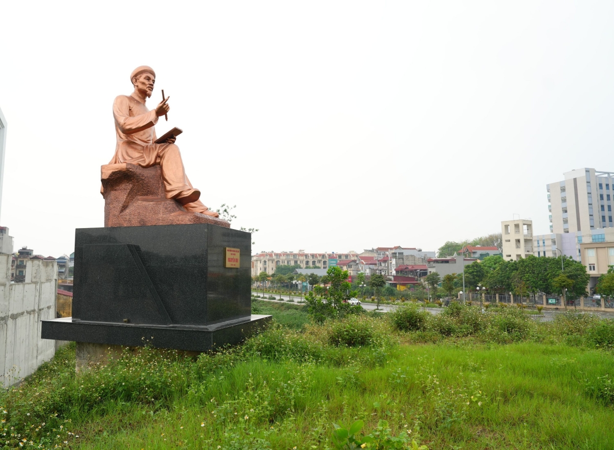 vuon hoa 8 nam bo hoang phan cam tuong Dai thi hao nguyen du giua mo phan, co dai hinh anh 6