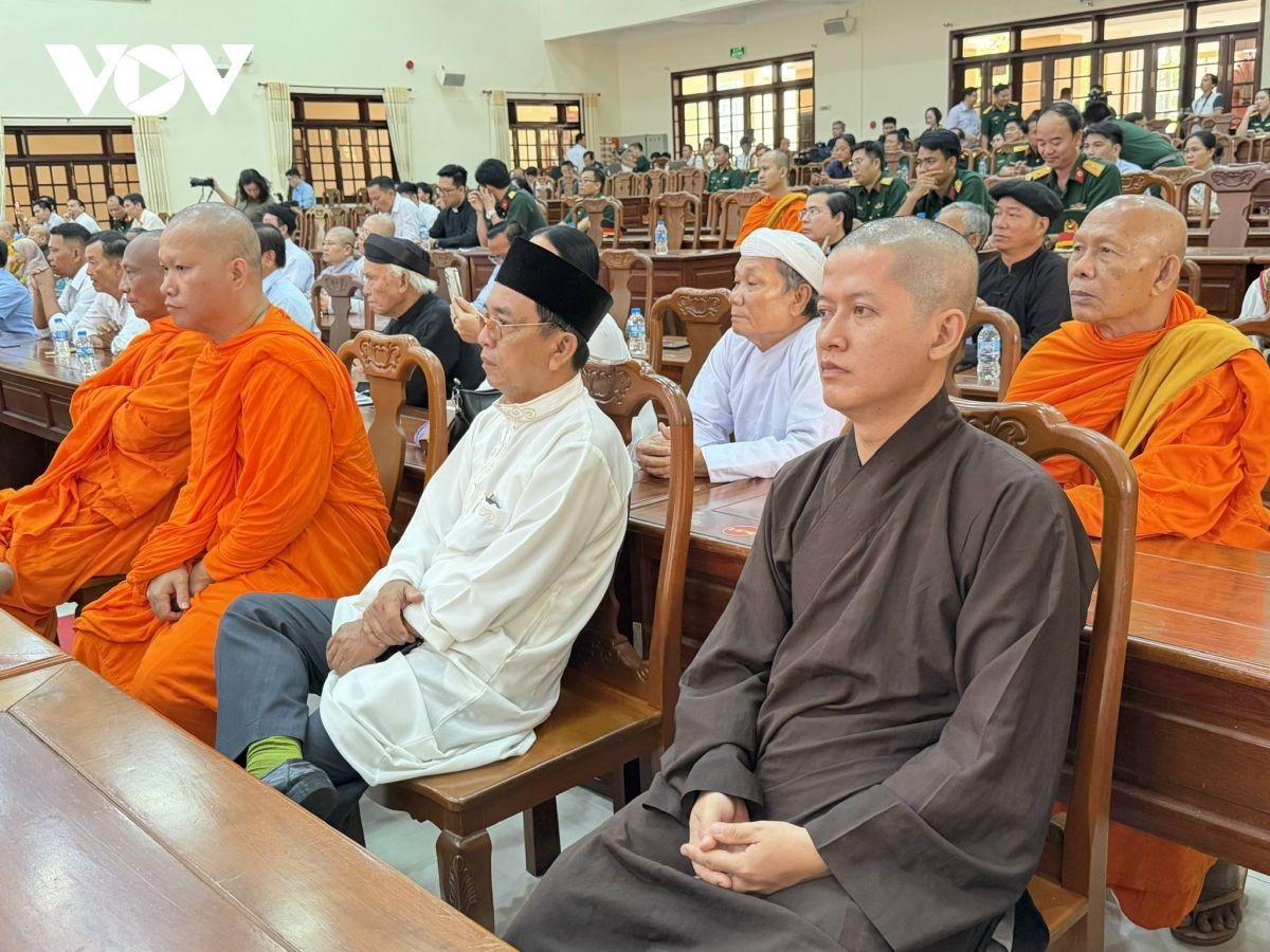 Dai tuong nguyen trong nghia gap mat gia lang, chuc sac ton giao khu vuc nam bo hinh anh 2