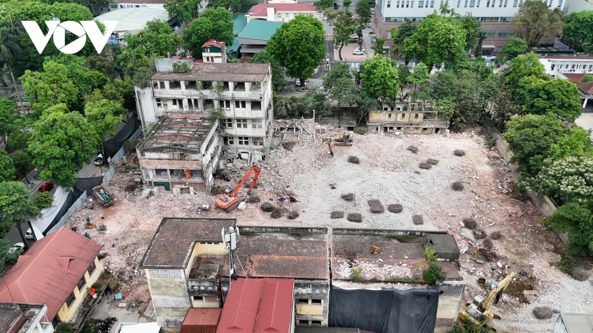 Cận cảnh phá dỡ khu đất “địa chỉ giới trẻ” một thời, mở rộng Nhà tang lễ Quốc gia