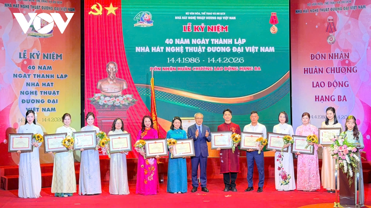 nha hat nghe thuat Duong dai viet nam don nhan huan chuong lao dong hang ba hinh anh 4
