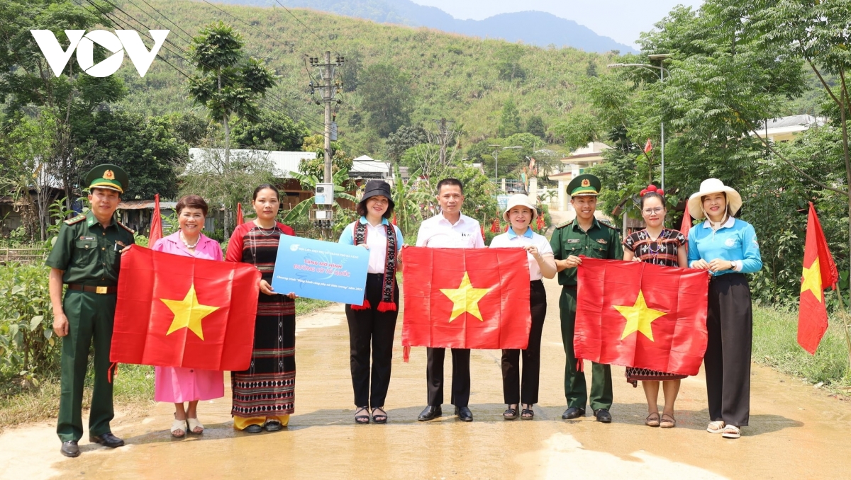 phu nu Da nang huong ve dong bao vung bien hinh anh 2
