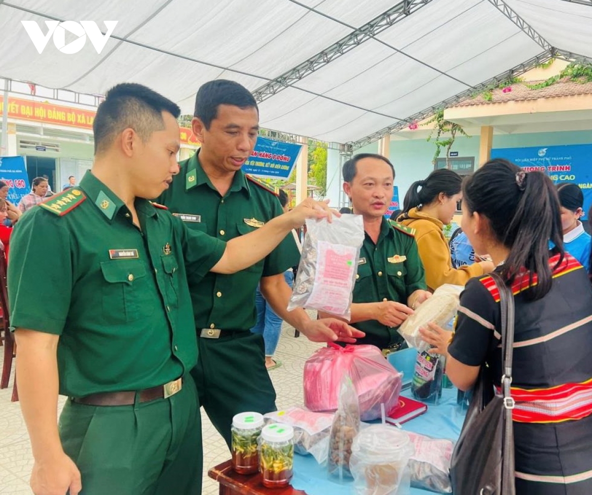 phu nu Da nang huong ve dong bao vung bien hinh anh 3