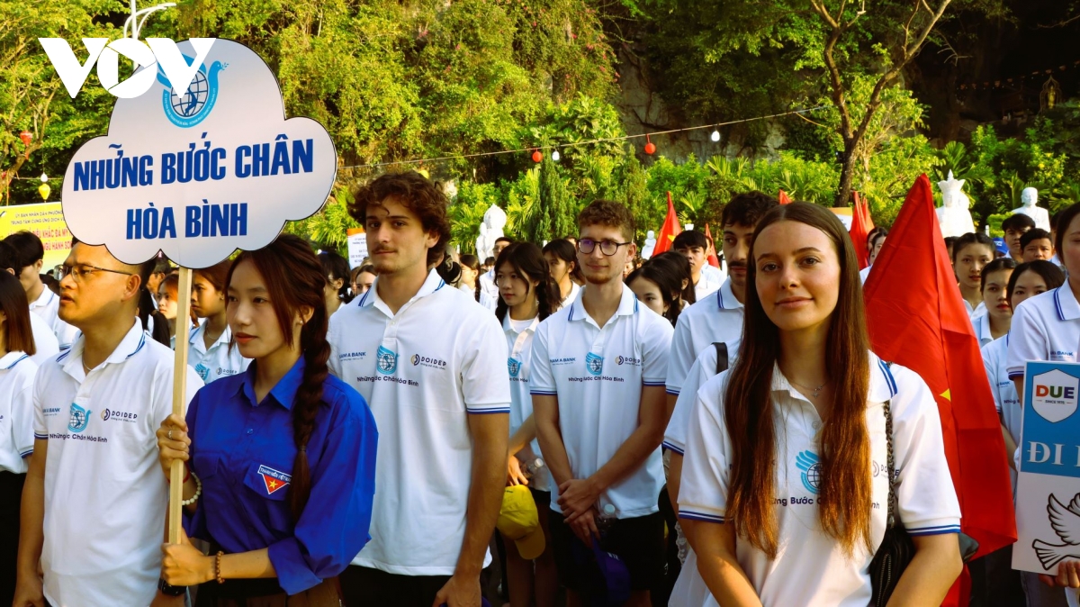 hon 600 nguoi di bo nhung buoc chan hoa binh o Da nang hinh anh 1