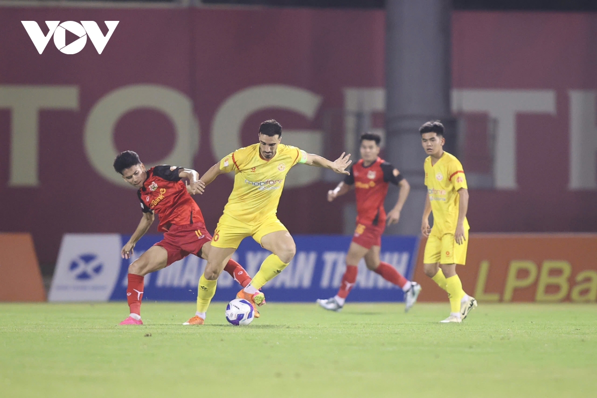 truc tiep ninh binh 3-0 pvf-cand Doi chu nha co them ban thang hinh anh 1