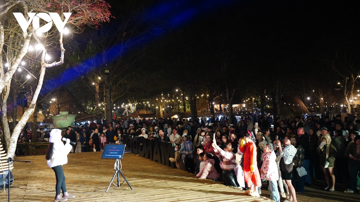 mang Den hut khach dip nghi le 30 4 hinh anh 2