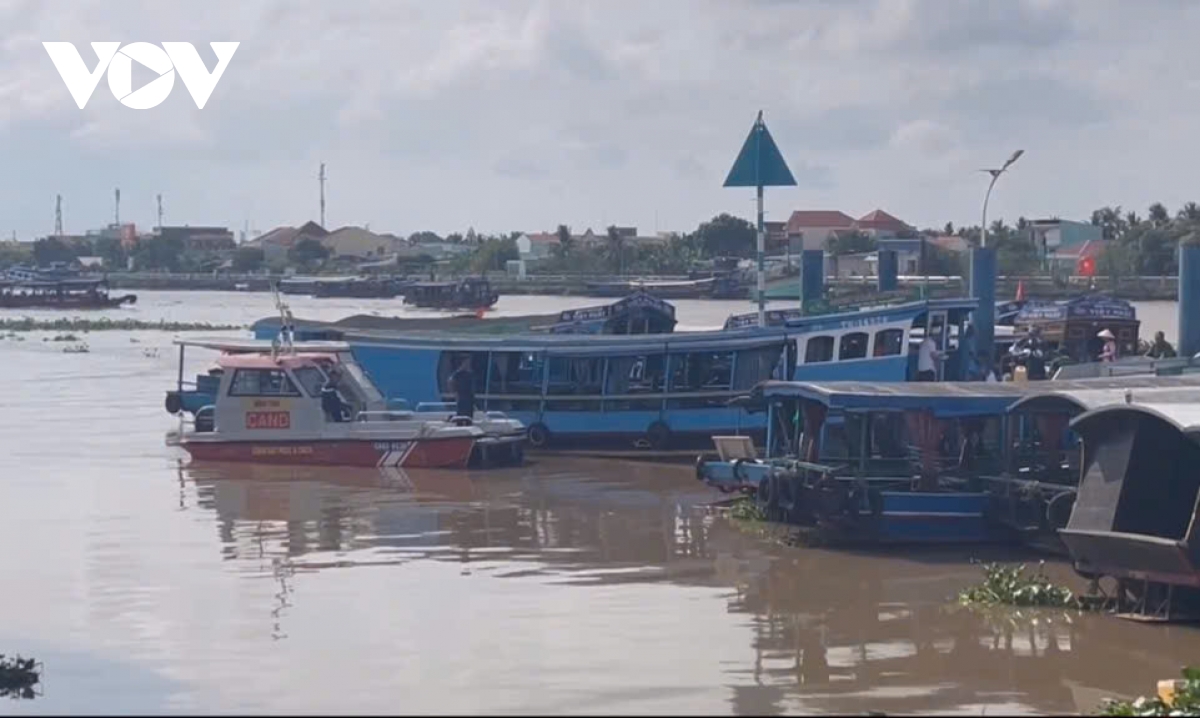 du sinh nhat duoi thuyen, 2 nguoi mat tich tren song o Dong thap hinh anh 1