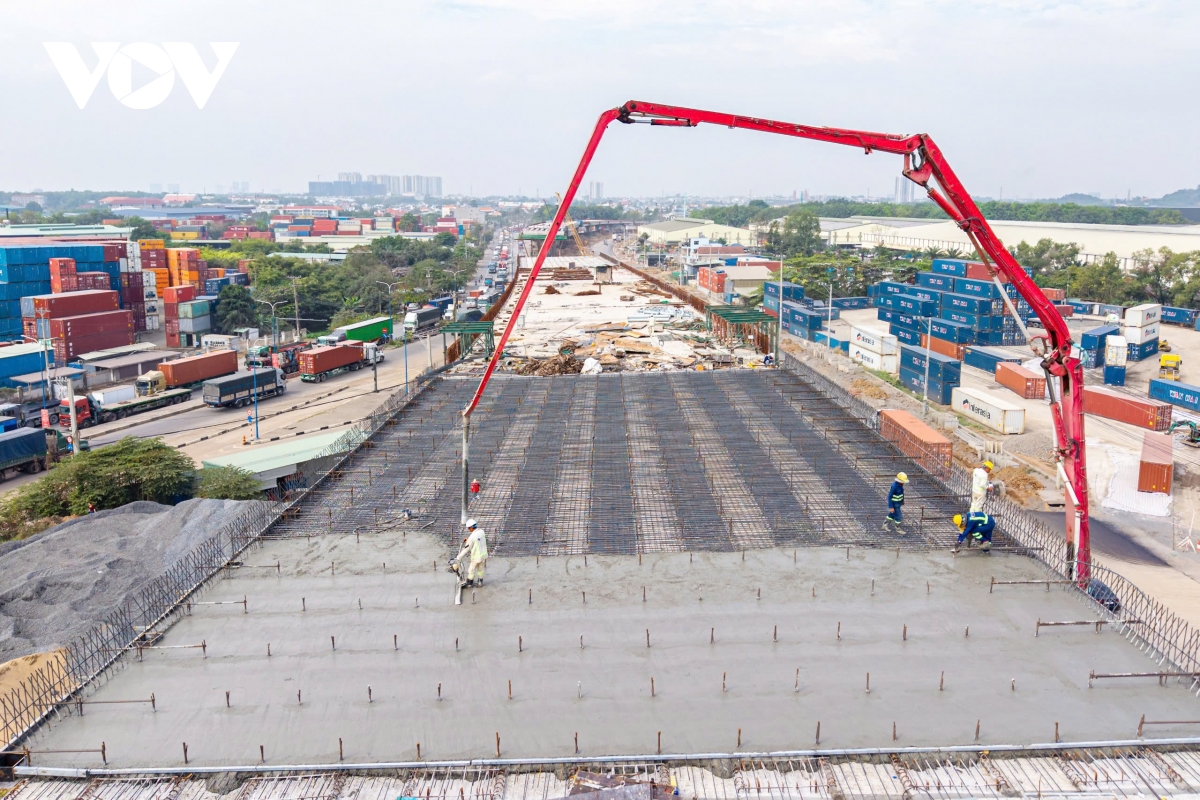 toan canh nut giao tan van lon nhat vanh dai 3 tp.hcm dang ve dich hinh anh 11