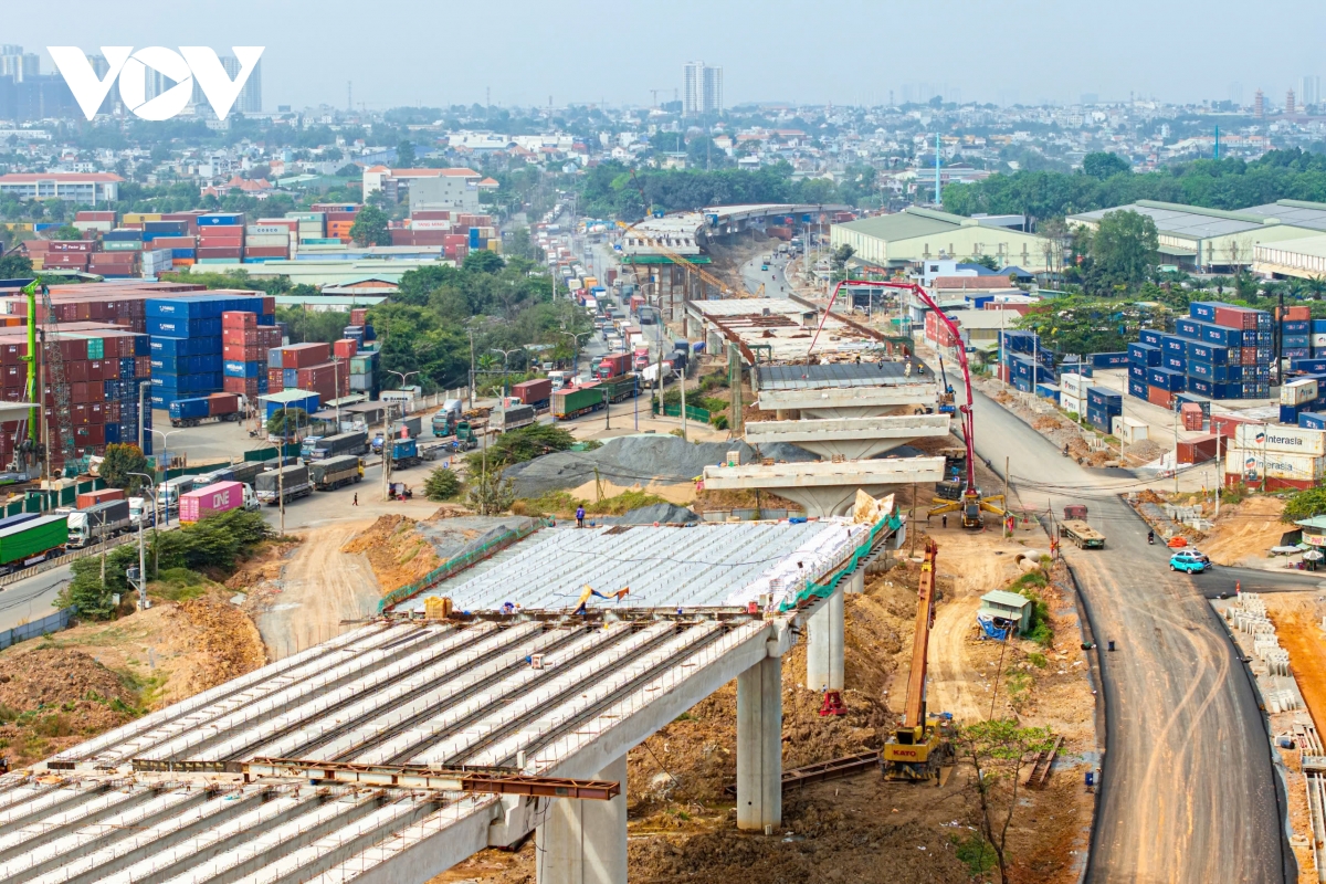 toan canh nut giao tan van lon nhat vanh dai 3 tp.hcm dang ve dich hinh anh 10