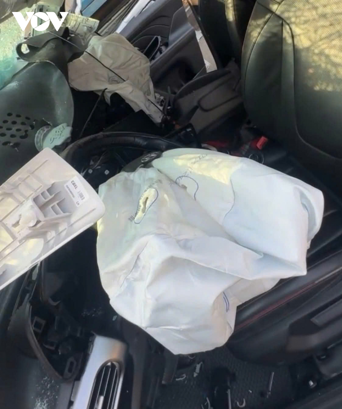 Da nang 2 xe o to va cham, 1 phu nu tu vong hinh anh 2