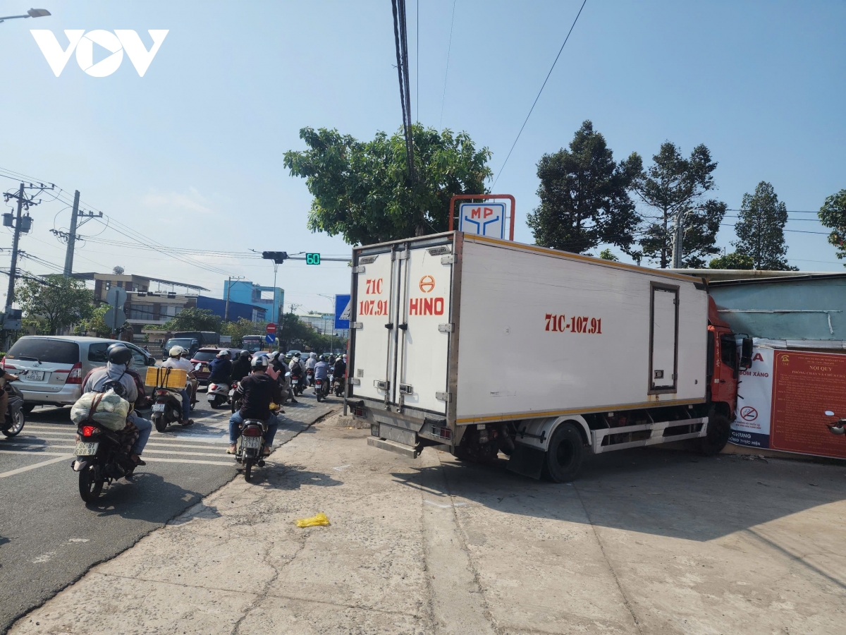 O to tai mat thang, tong sap tuong nha dan tai Dong thap hinh anh 1