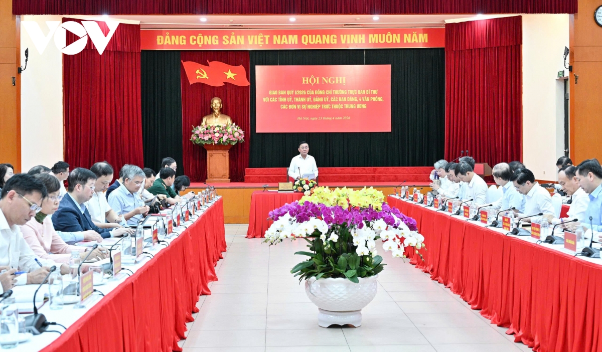 Ong tran cam tu khan truong hoan thien sap xep to dan pho, thon, xom hinh anh 1