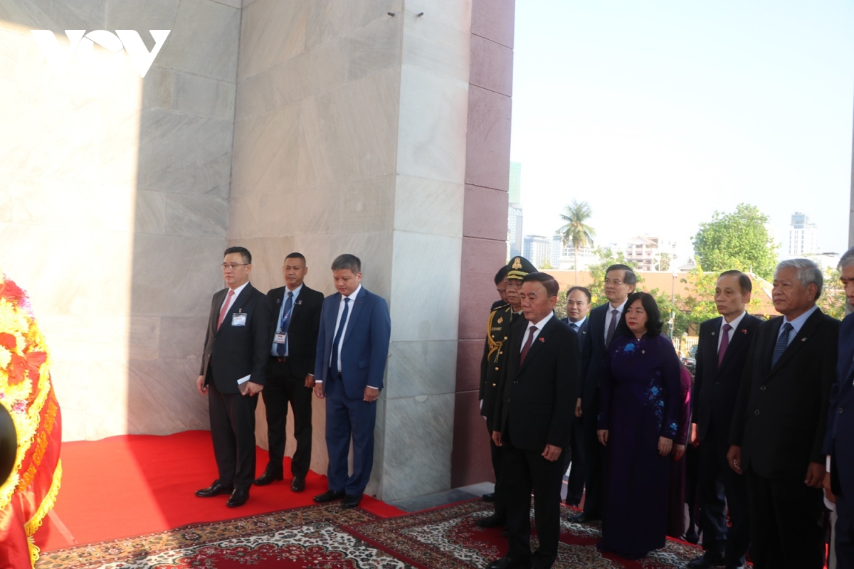 thuong truc ban bi thu tran cam tu dat vong hoa tai Dai Doc lap campuchia hinh anh 2