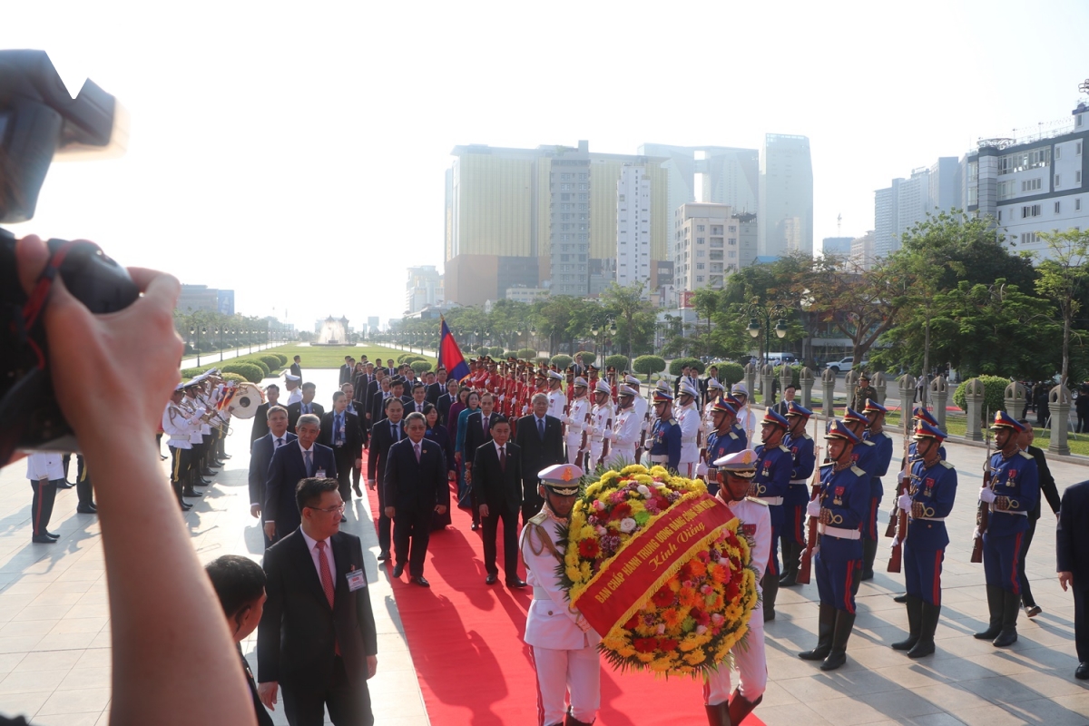 thuong truc ban bi thu tran cam tu dat vong hoa tai Dai Doc lap campuchia hinh anh 6