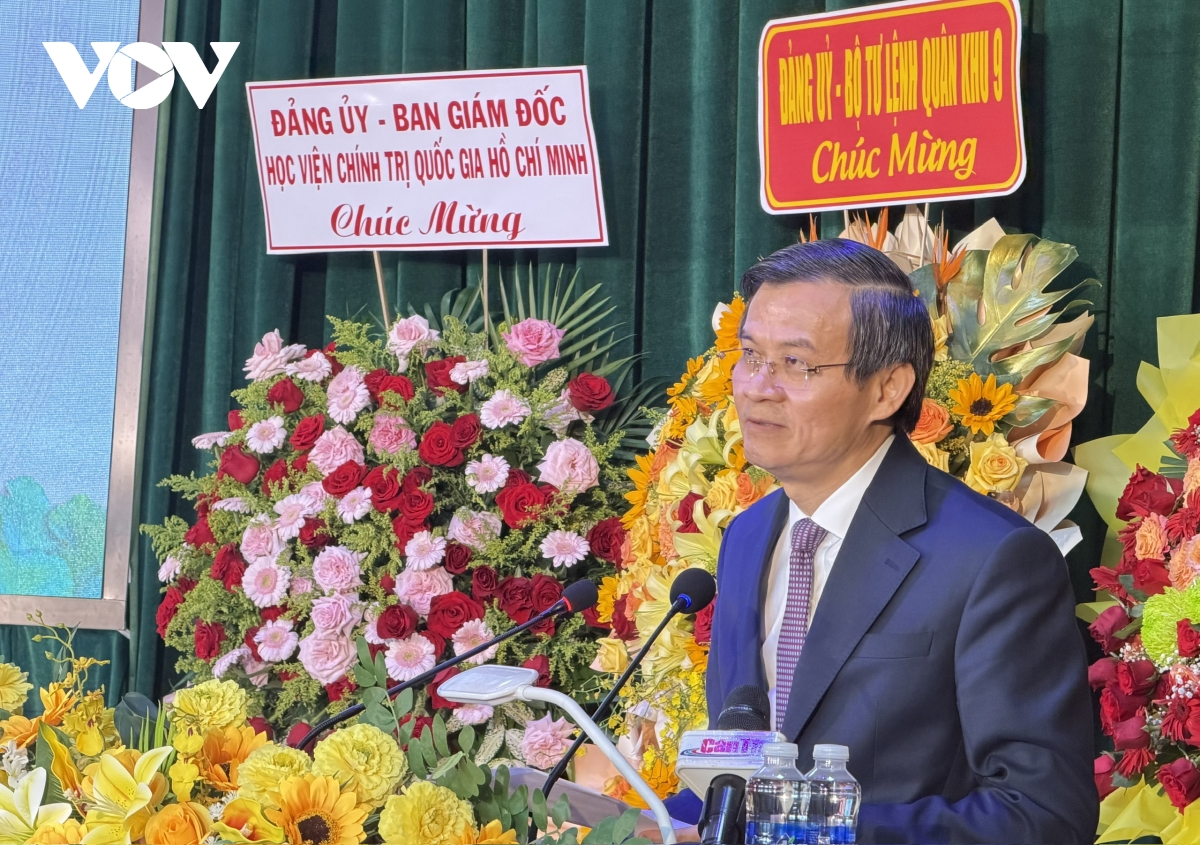 hoc vien chinh tri khu vuc iv don nhan huan chuong lao dong hang nhi hinh anh 2