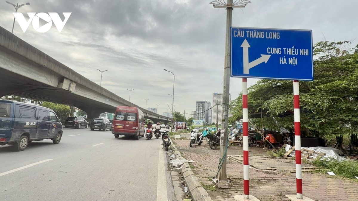  ben coc tai dien tren duong pham hung, nguyen xien do xu phat chua du nghiem hinh anh 1