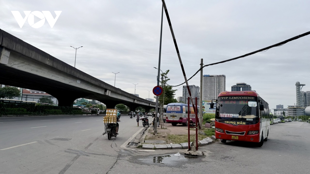  ben coc tai dien tren duong pham hung, nguyen xien do xu phat chua du nghiem hinh anh 6