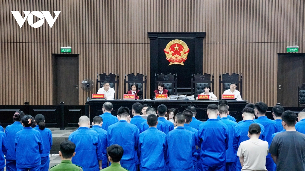 cuu pho chu tich phuong bay lac voi hai nu nhan vien bi de nghi an tu hinh anh 2