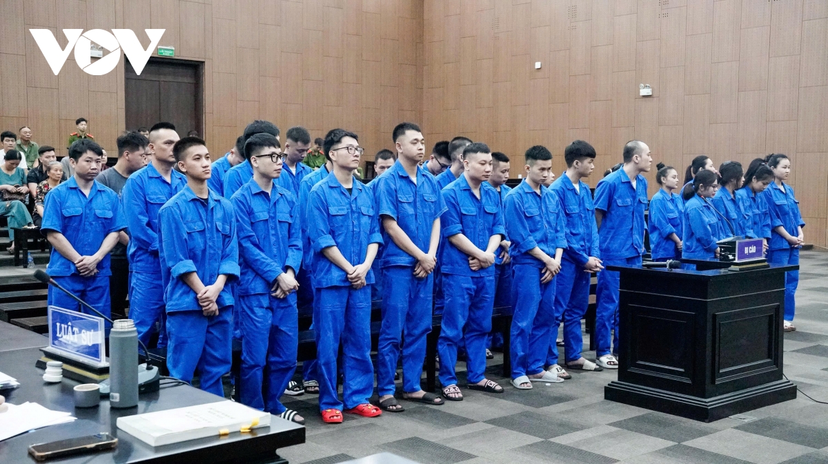 cuu pho chu tich phuong bay lac voi hai nu nhan vien bi de nghi an tu hinh anh 3