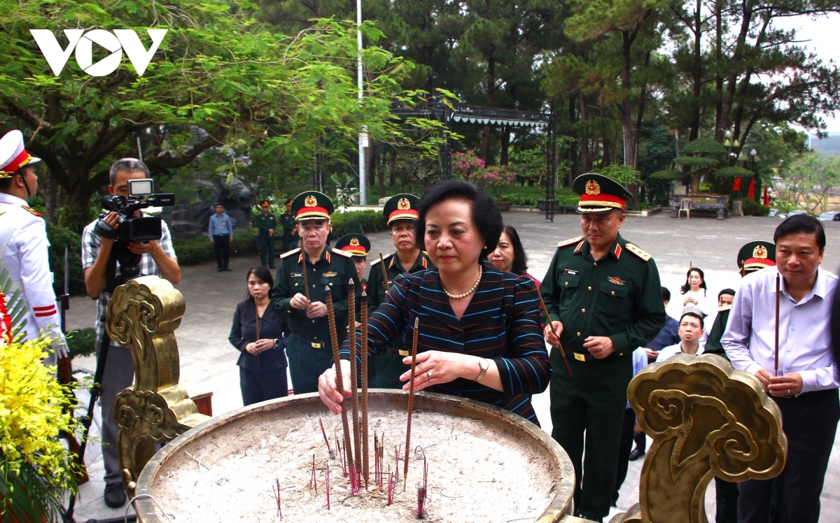 pho thu tuong pham thi thanh tra dang huong tri an anh hung liet si tai quang tri hinh anh 4